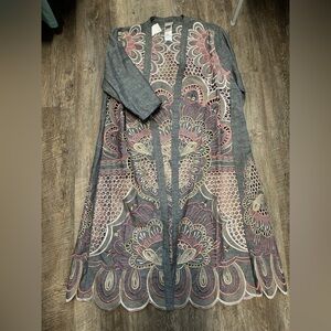 Bohemian Gray and Pink Patterned Kimono